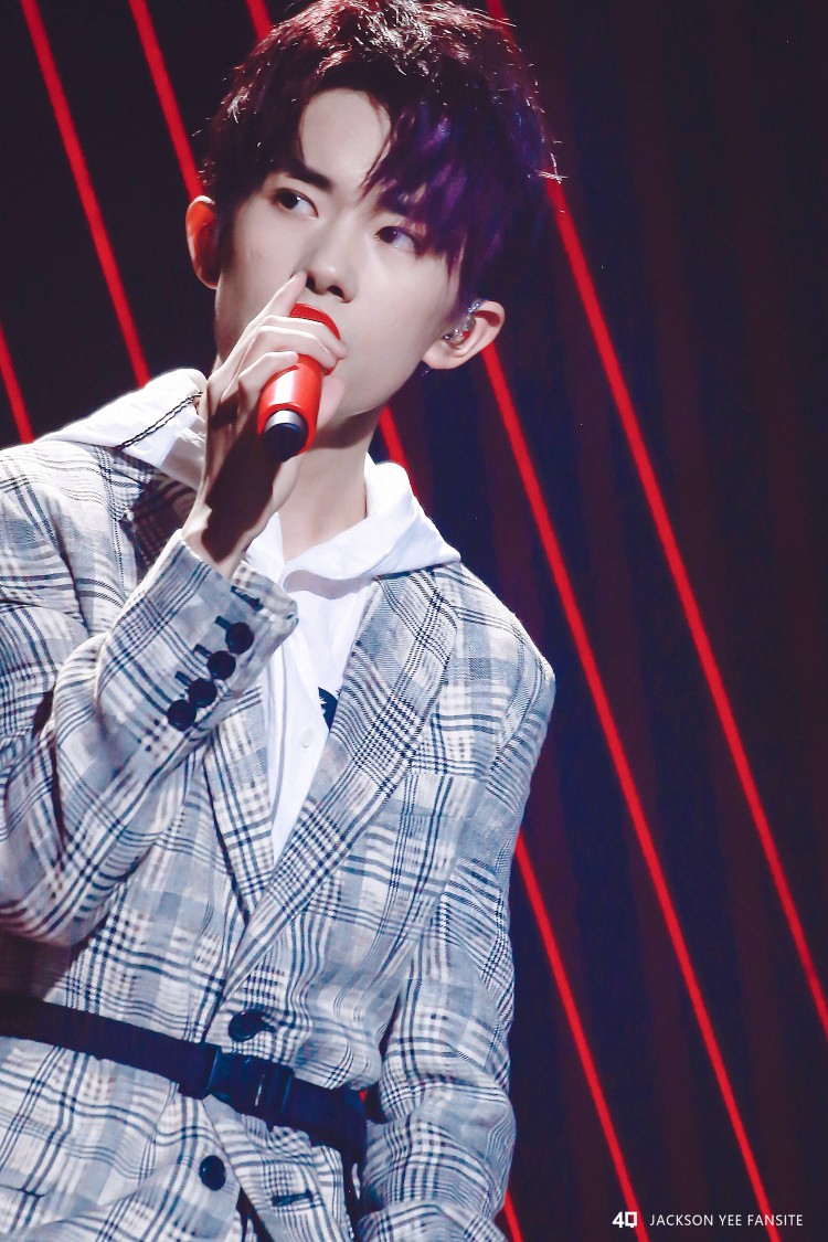 易烊千玺tfboys1128易烊千玺十七岁生日会高清帅气