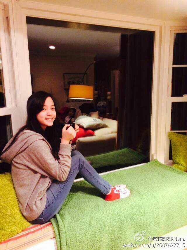 欧阳娜娜 赤脚