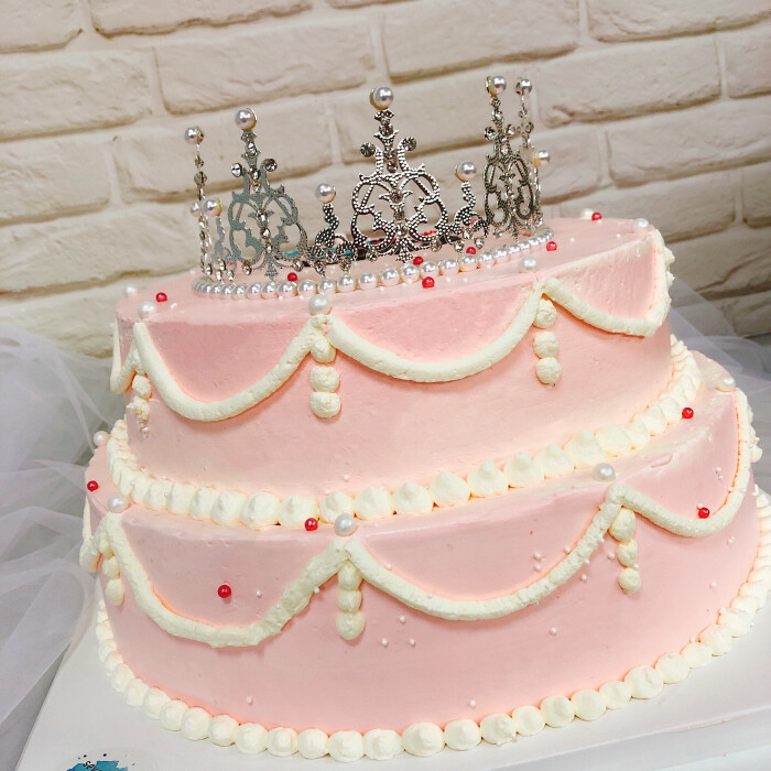双层蛋糕皇冠蛋糕