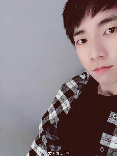 西瓜jun 真人自拍【呜呜呜我瓜怎么这么好看】