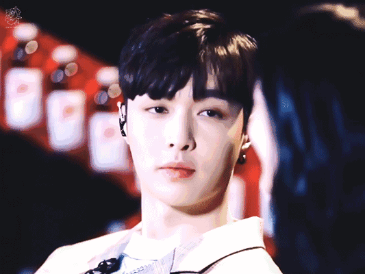 we are one 金俊勉suho 张艺兴lay 金钟仁kai 金钟大chen 朴灿烈 chan