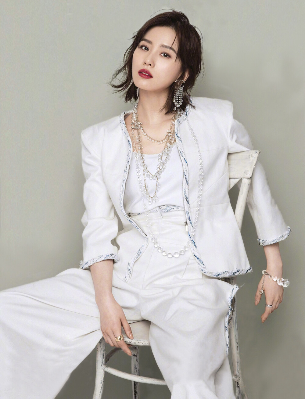 刘诗诗# 《时尚cosmo》4月刊封面