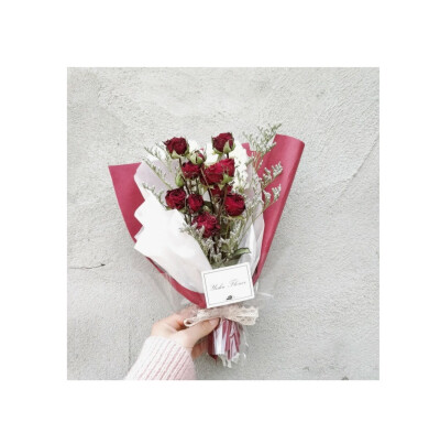 手拿花束