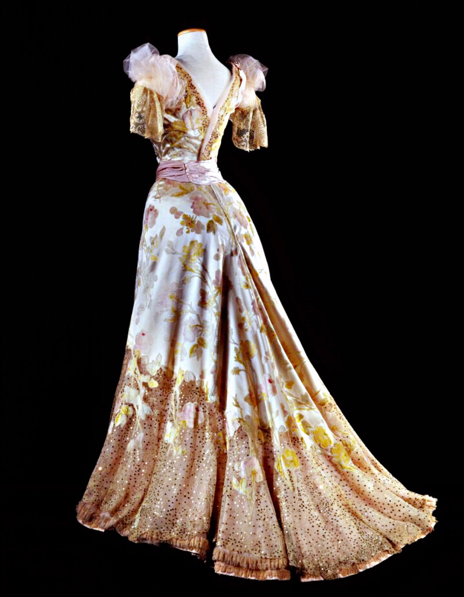 维多利亚时期的礼服(1837-1901)