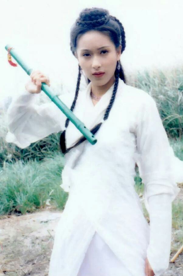 23岁的杨恭如1997在《雪花神剑》中饰演梅绛雪一角
