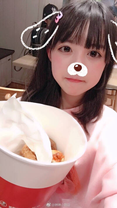 微博@琳琳小甜豆哇超喜欢琳琳的无敌可爱的娃娃脸!