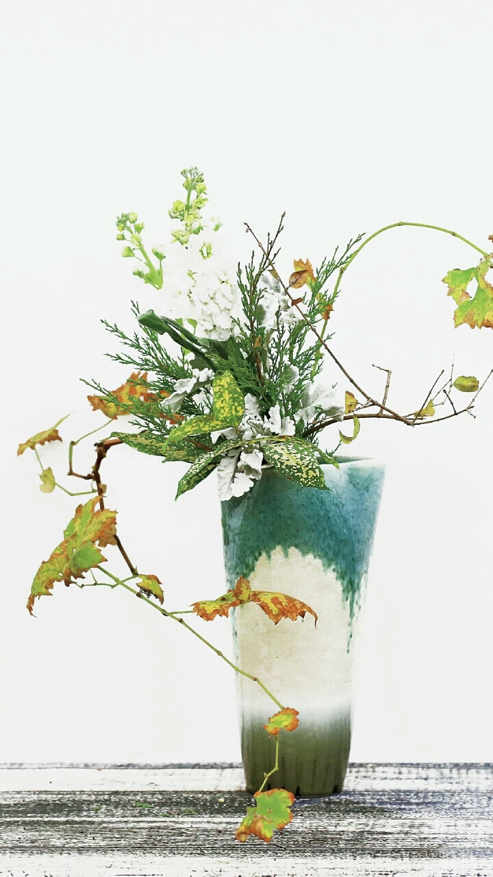 花涧小拾东方自然风插花作品《西风的情意》,选自@倪志翔,贾军著《花