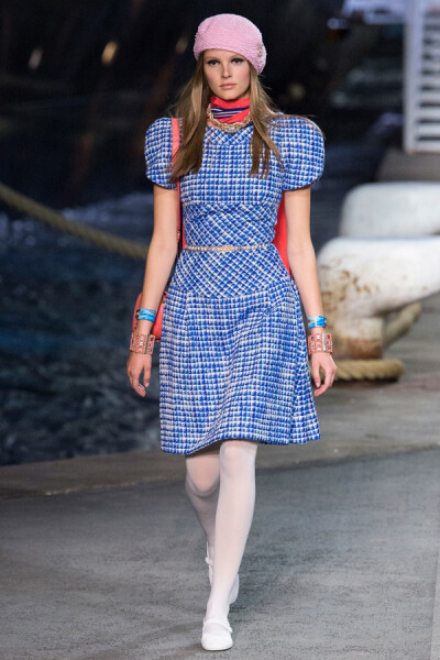 法国奢侈品牌 chanel 于巴黎大皇宫发布 2019 早春度假系列 karl