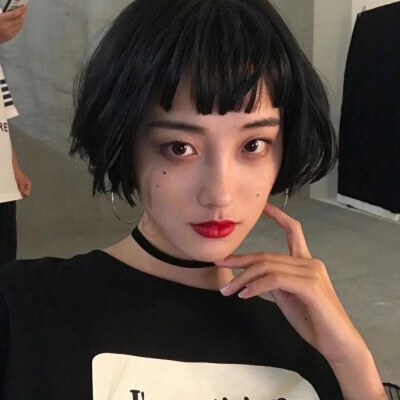 女头短发ins