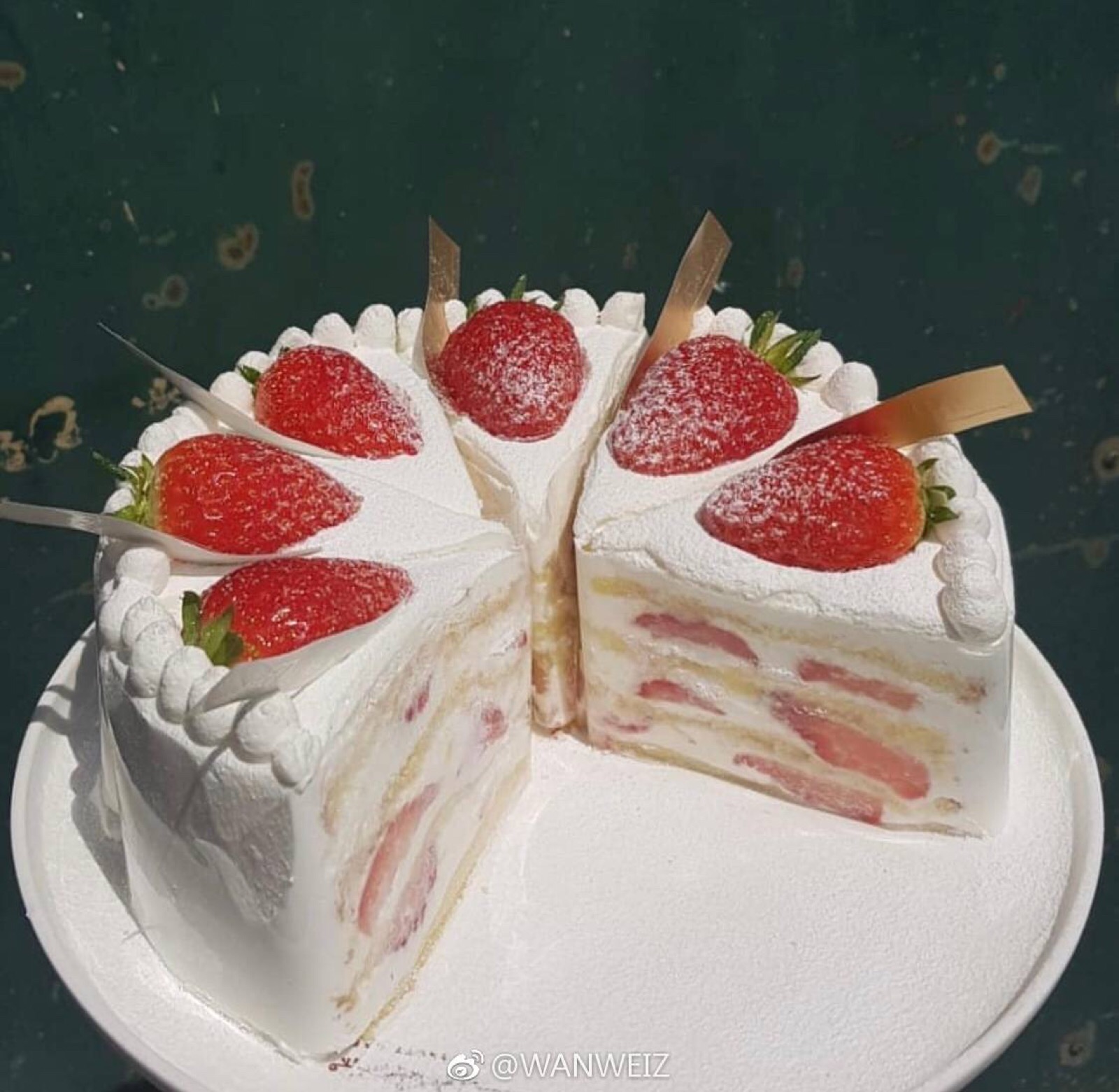 自助餐切块蛋糕的装饰图片