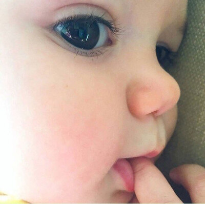 婴儿大眼睛美图图片