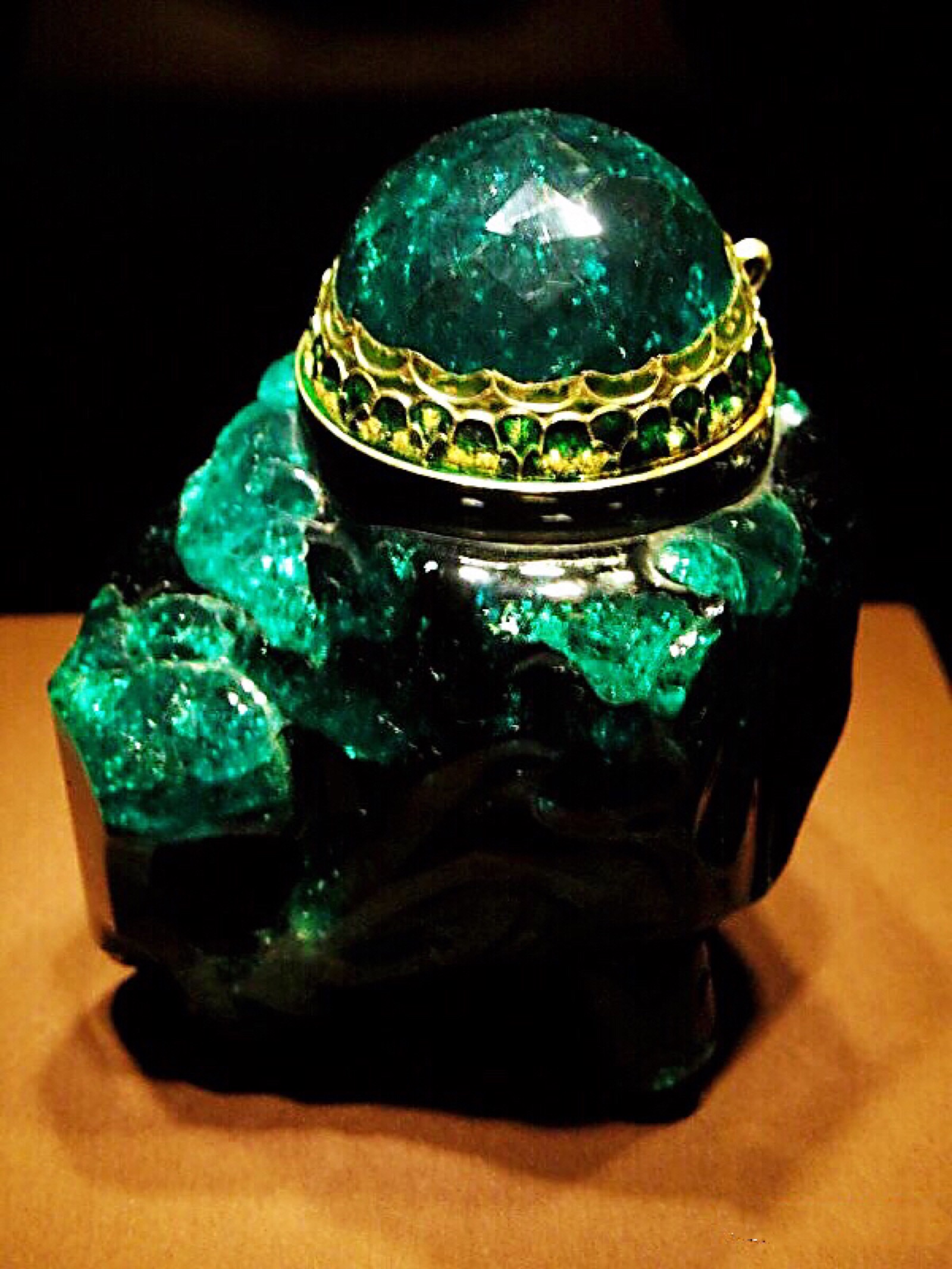 emerald unguentarium是1641年奥地利皇帝下令制作的,祖