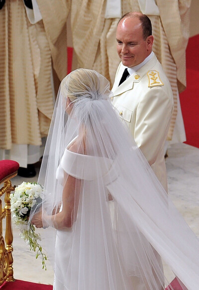 摩纳哥王妃婚礼哭泣图片