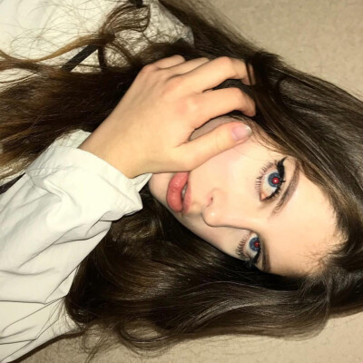 微博:ins欧美女头图源ins自截