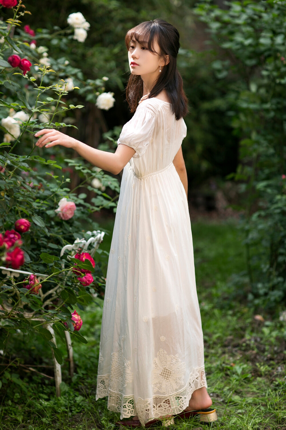 丝棉重工刺绣v领连衣裙丨2018夏季新品丨复古文艺蕾丝宫廷长裙