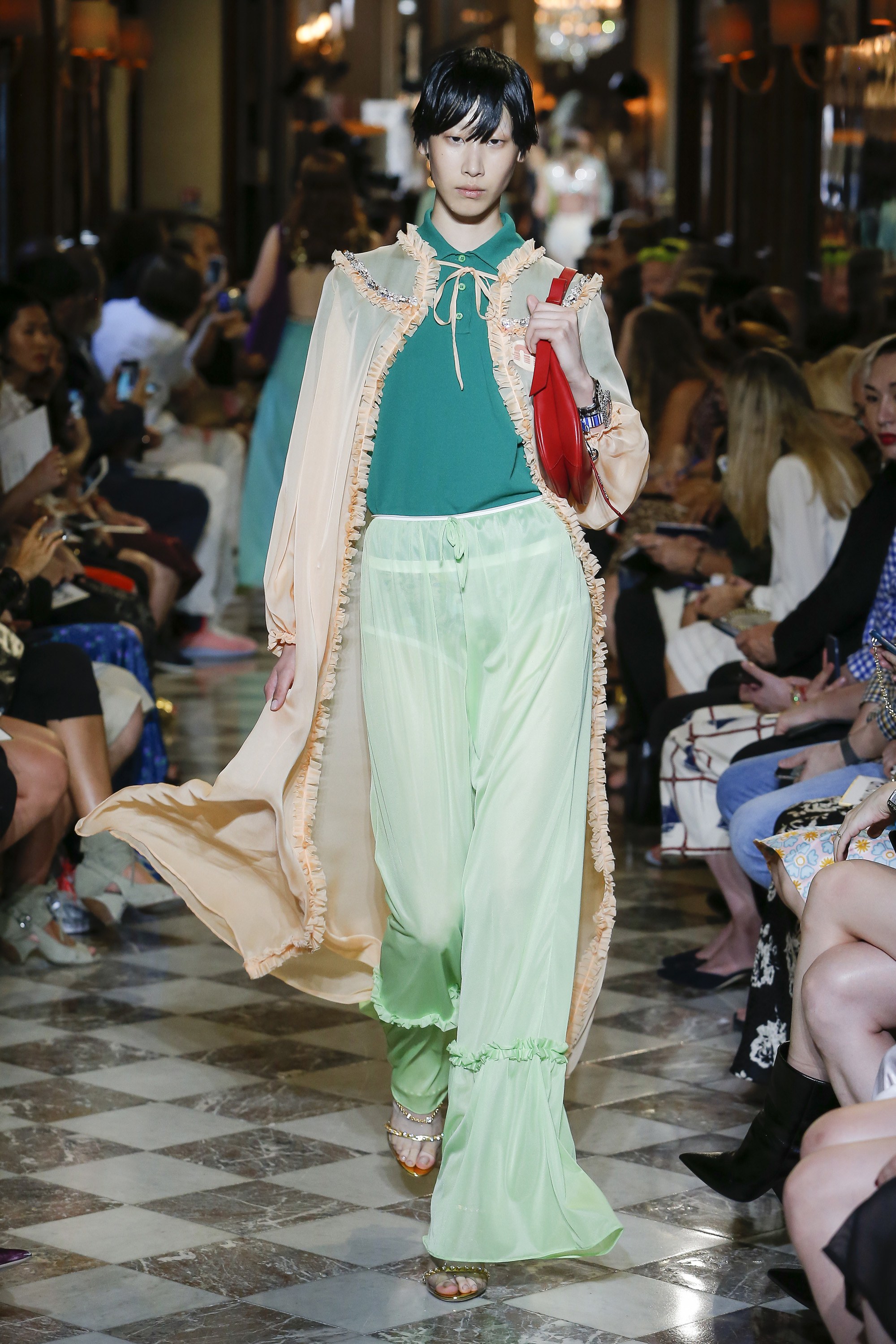 miu miu (缪缪)于巴黎时装周发布2019早春系列