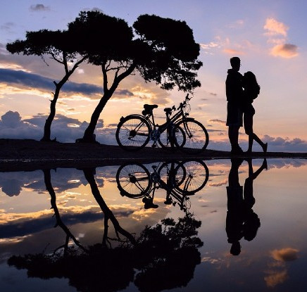 有些人,一旦遇见,便一眼万年;有些心动,一旦开始,便覆水难收.