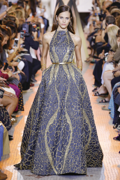 elie saab(艾莉·萨博)2018秋冬高级定制发布秀 模特:darya kostenich