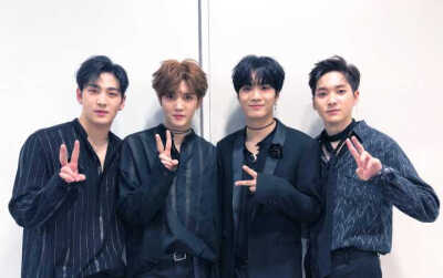 nuest_w