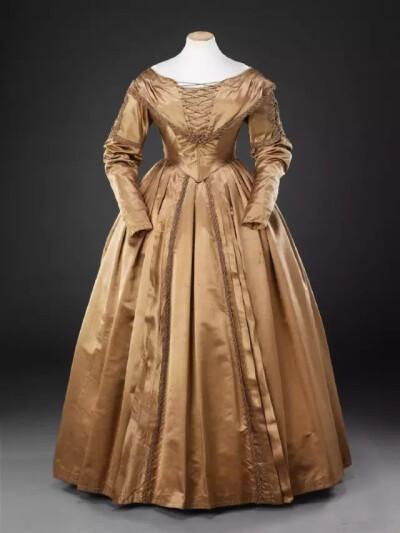 19世纪欧洲女性服装