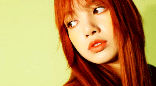 lisa,1997年3月27日出生于泰国,在韩国发展的泰国籍女歌手,女子演唱