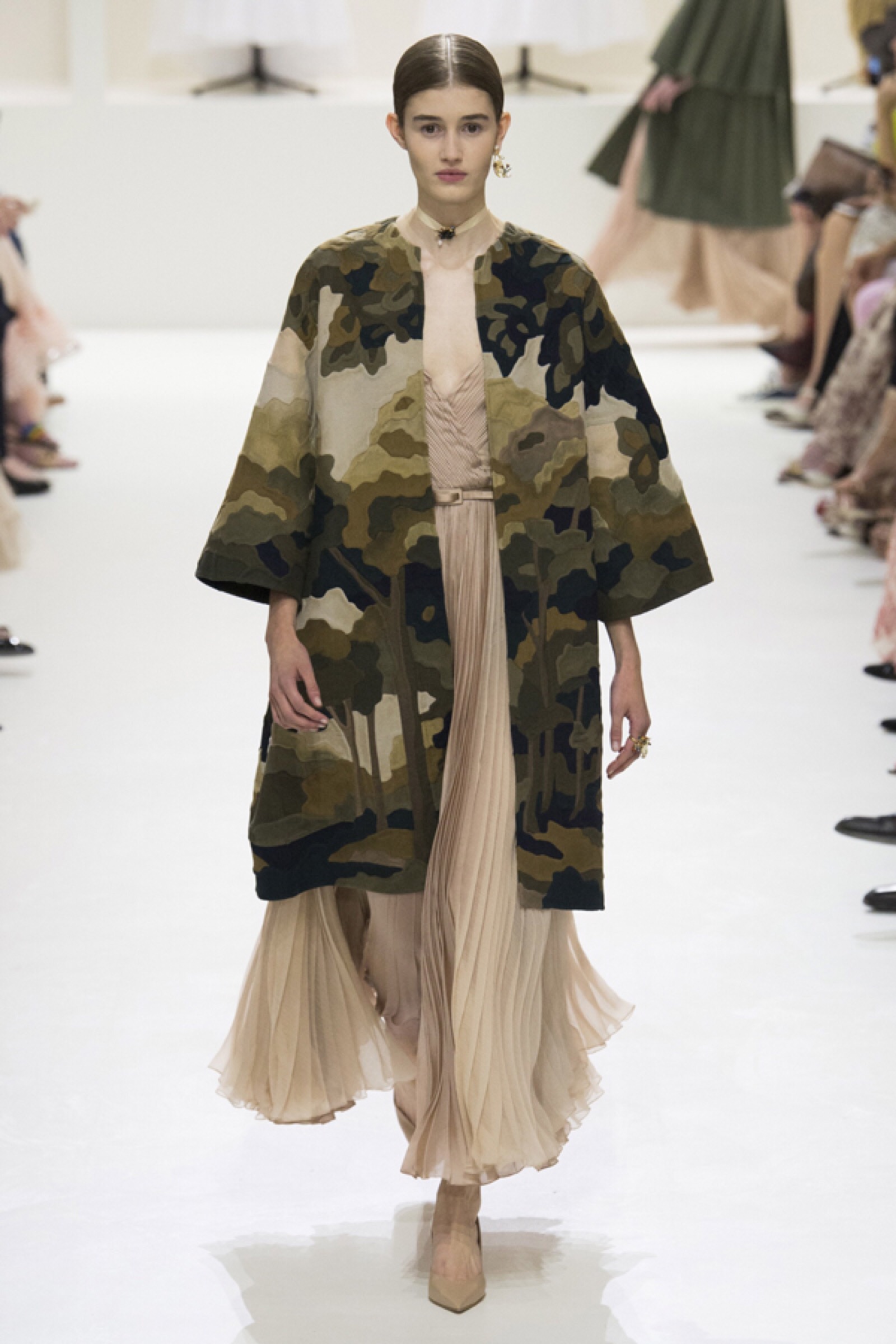 christian dior(迪奥)于巴黎高定时装周发布2018秋冬高级定制系列