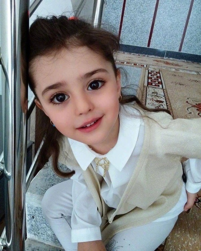 被外国网友们封为全球最美小女孩,绝对的小仙女一枚了别人的八岁