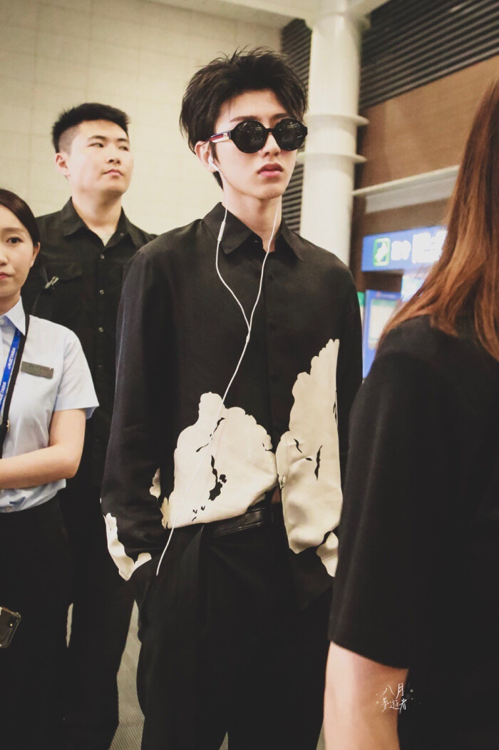 蔡徐坤 仁川机场