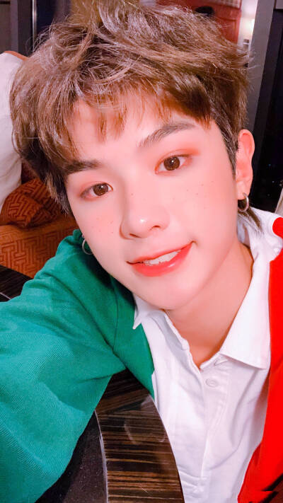 黄明昊