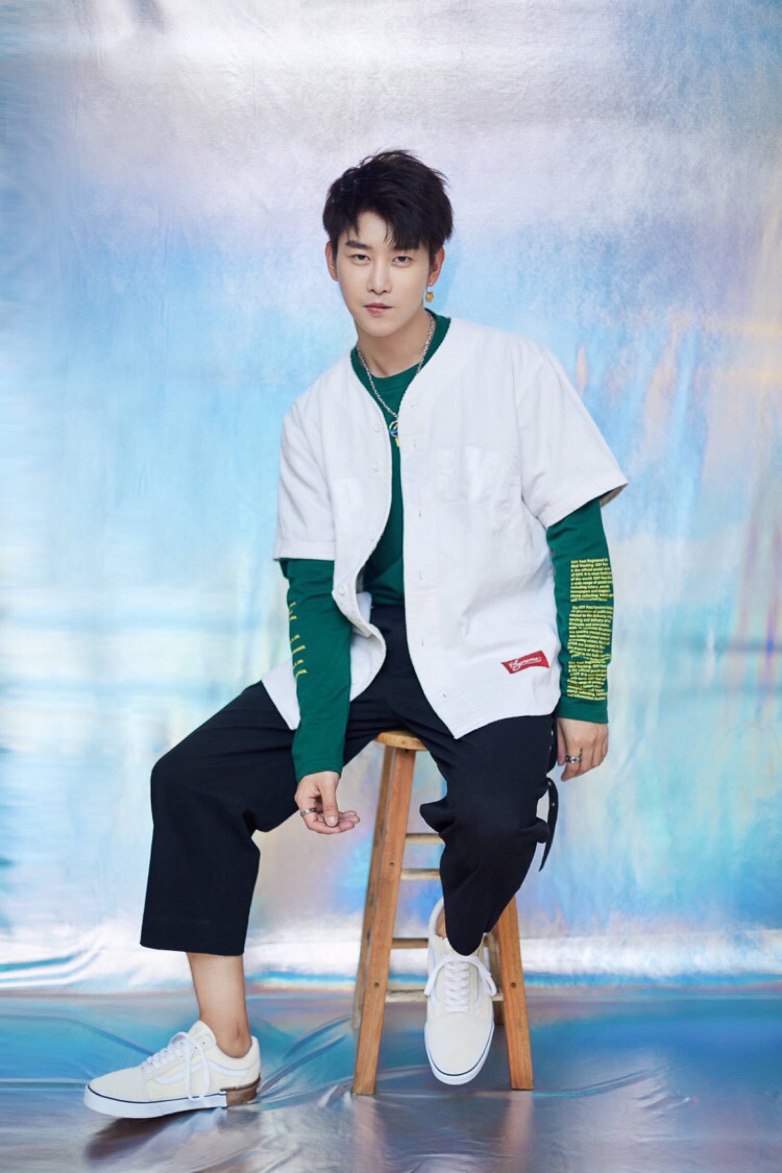 官博更博:#周艺轩# · #uniq# 中国line合体@天天向上确认过眼神,是