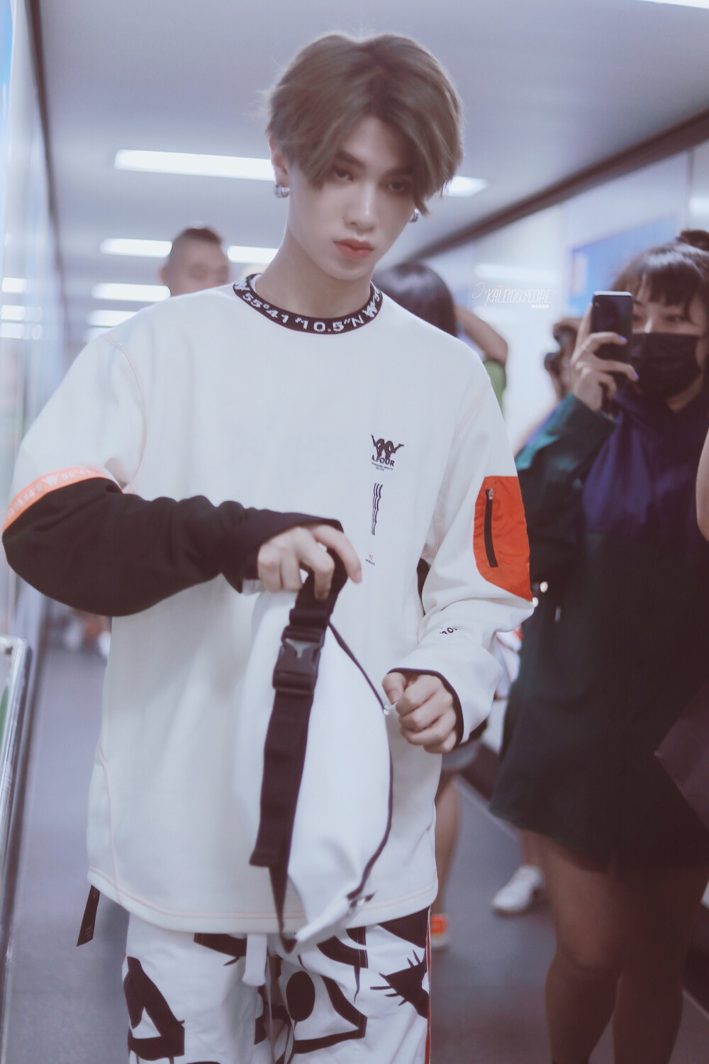 黄明昊justin