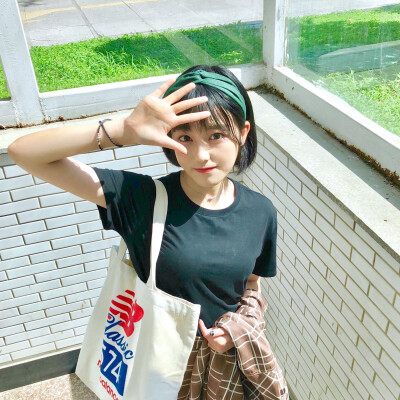 女生侧面照