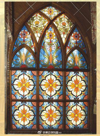 教堂玻璃彩色花窗 1,先打印出窗户纹样 2,用透明玻璃纸复制下来(记号