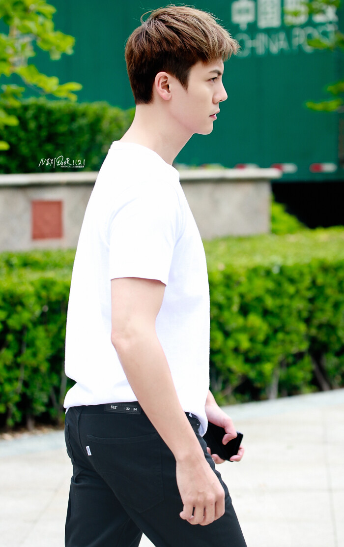 【陈伟霆 william chan】180811 风暴舞 李俊杰 探班 1500 x 2382 px