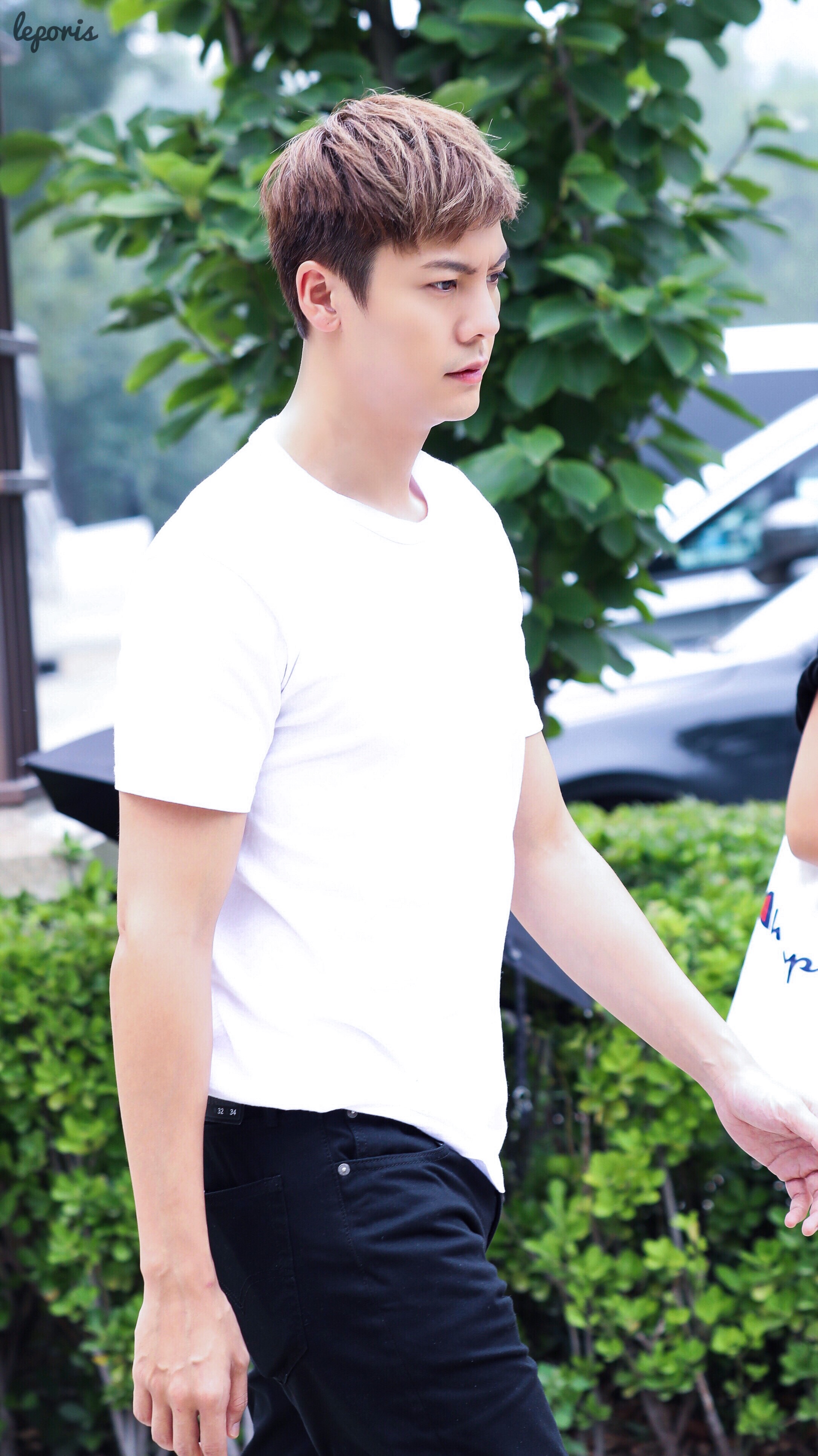 【陈伟霆 william chan】180811 风暴舞 李俊杰 探班 2171 x 3861 px