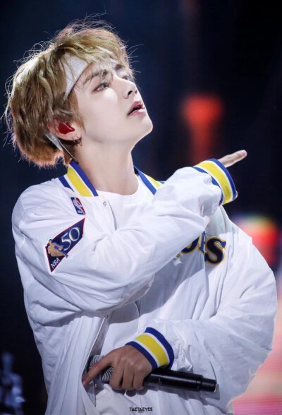 v 金泰亨 bts 防弹少年团 让人膜拜的侧颜