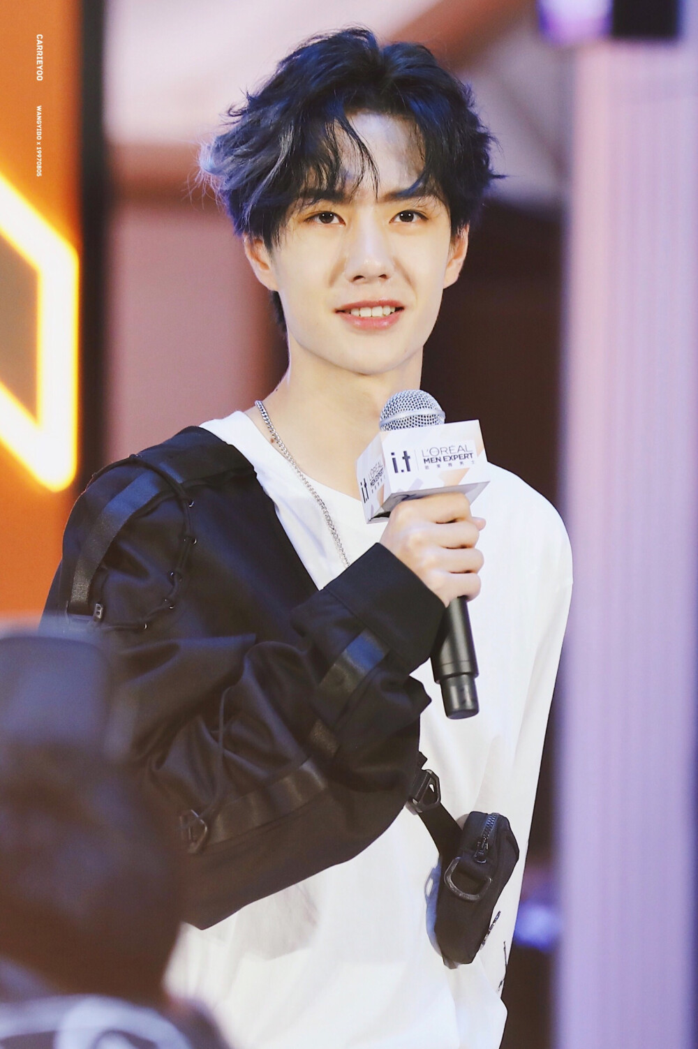 180826欧莱雅男士it潮色派对uniq王一博676767crlogo