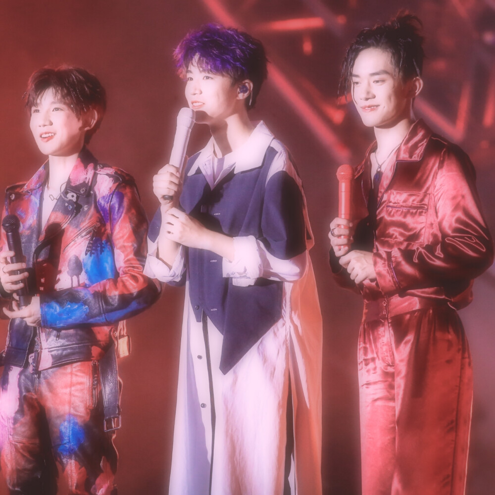 「哥哥 tfboys 来源微博 三人 五周年演唱会 」