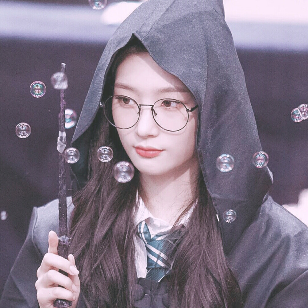 郑采妍头像/by沈灿阳