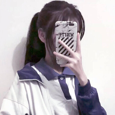 女头挡脸女头