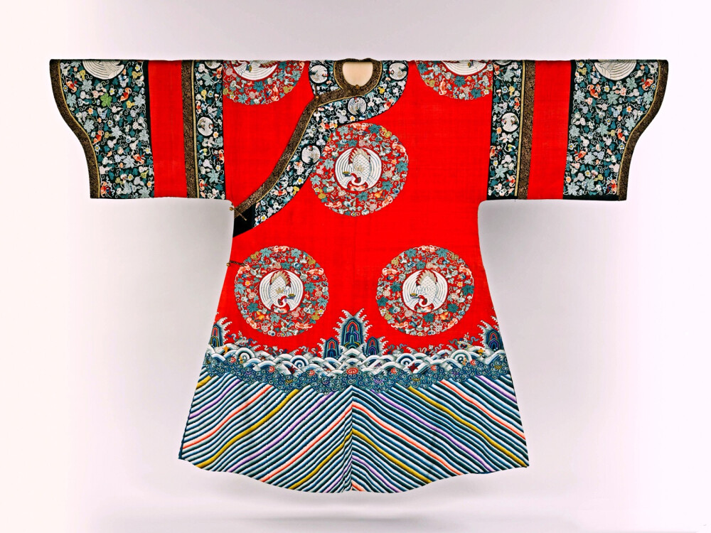 晚清 大红缂丝八团鹤纹女吉服袍