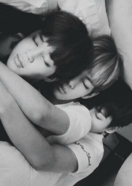 忙内line朴智旻金泰亨田柾国