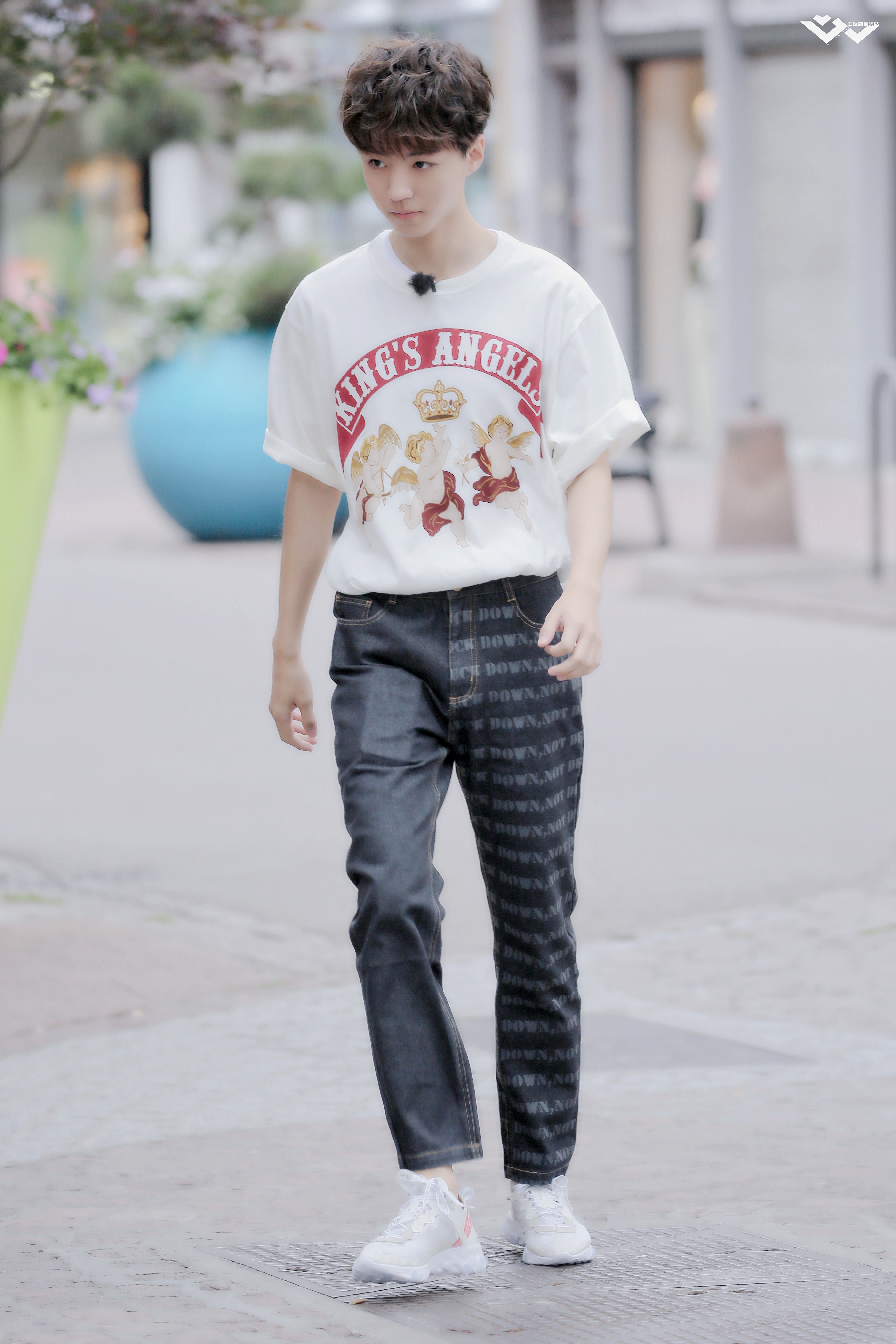 关注  王俊凯 明星 街拍 男装 时尚 评论 收藏