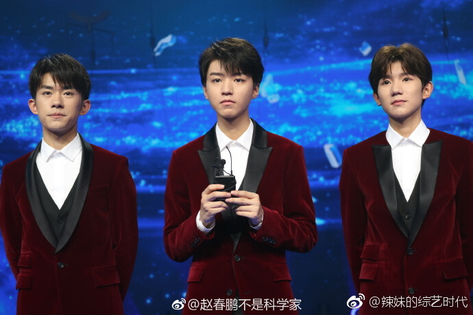 王俊凯,王源,易烊千玺近日再度合体同框参加央视2018国庆特别节目,酒
