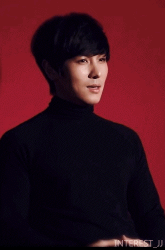 小哇年轻时照片