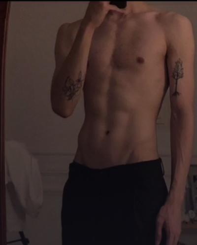 腹肌男