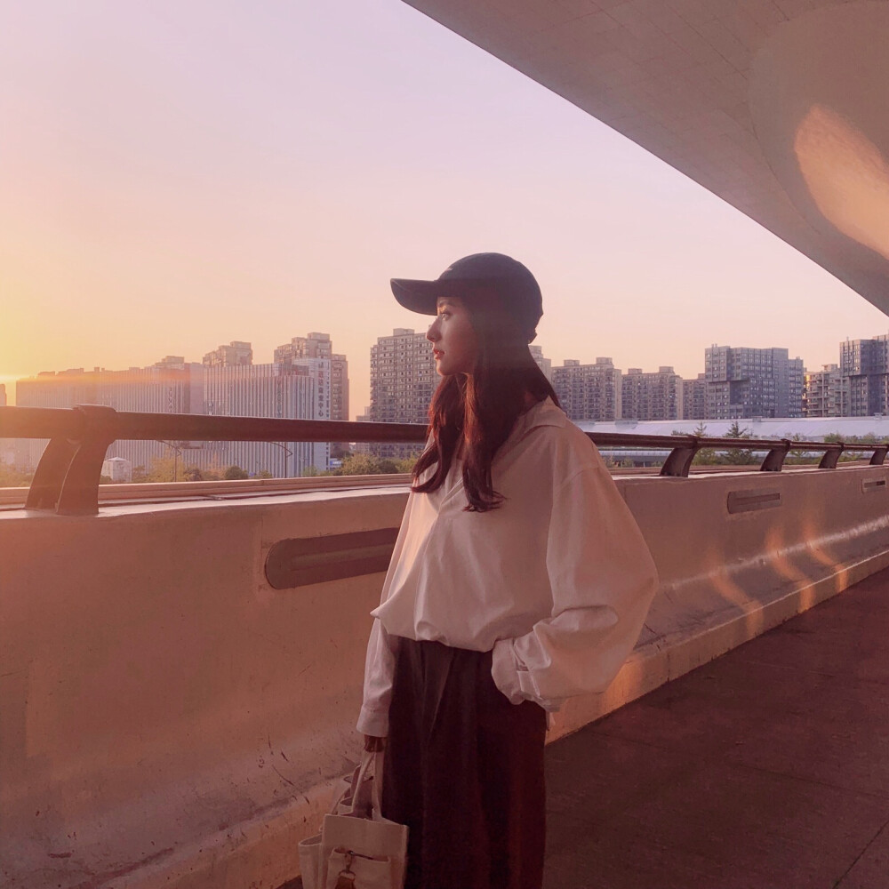 野洵女头侧脸