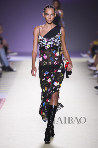 2019春夏米兰时装周:范思哲 (versace) 女装秀
