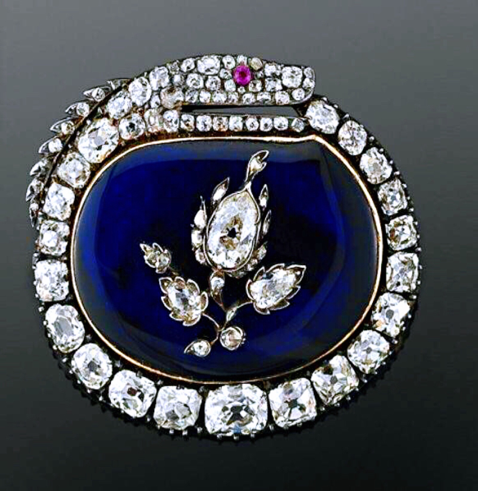 古董珠宝-镶嵌在蓝色珐琅上的钻石,珍珠