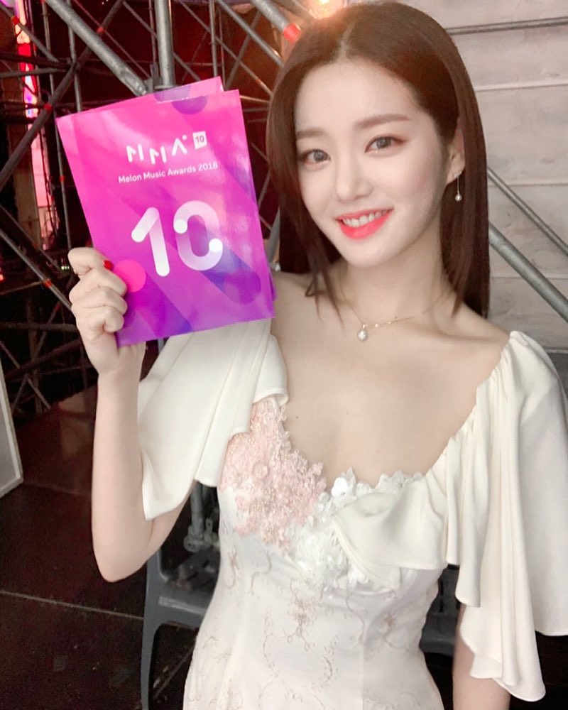 李侑菲